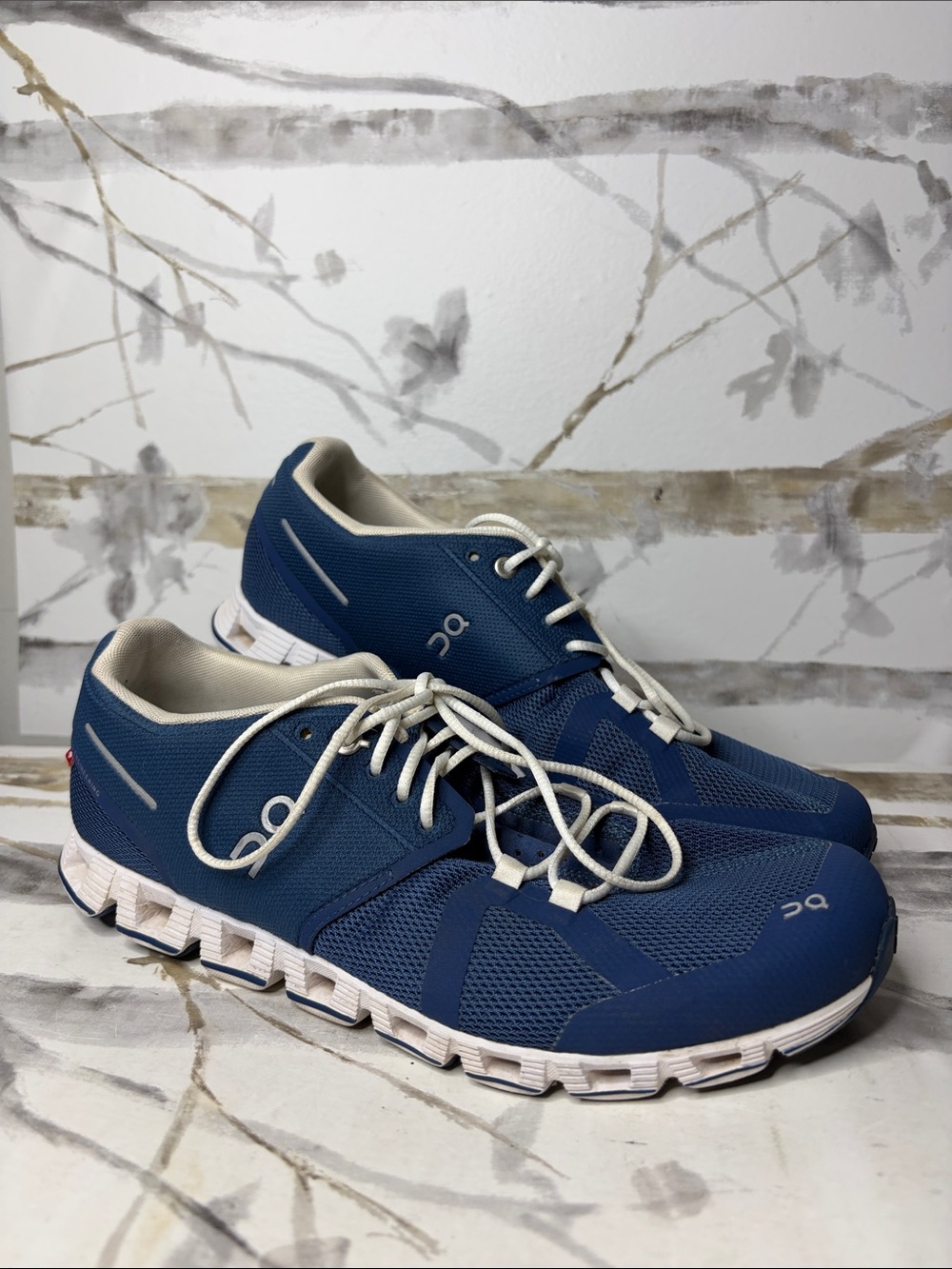 On running Cloud Sneakers